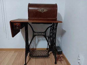 Mașină de cusut marca SINGER 