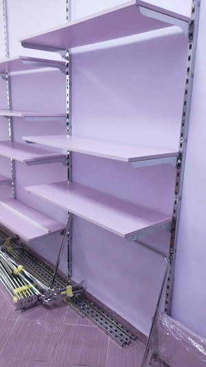 Structură metalică plus rafturi 