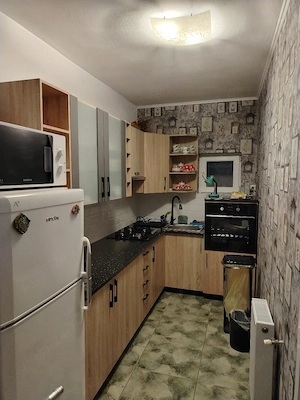 Inchiriez apartament în vila - imagine 4