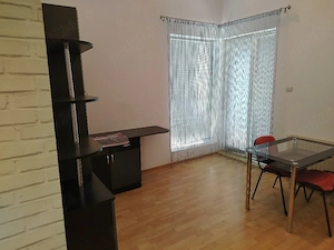 Inchiriez apartament în vila - imagine 3