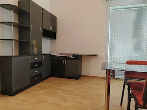 Inchiriez apartament în vila - imagine 5