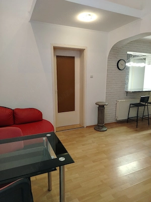 Inchiriez apartament în vila - imagine 9