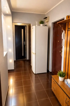 Apartament 2 camere, decomandat, 56 mp, 2 balcoane, etaj 1, zona Hotvon - imagine 5