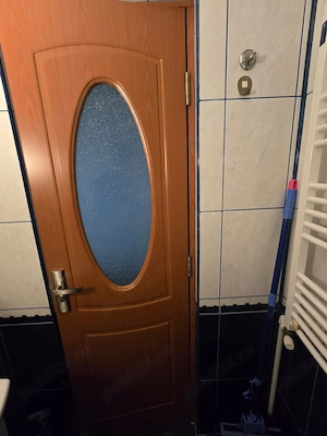 Închiriez camera cu baie proprie în vila la curte  - imagine 9