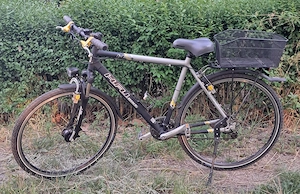 Vand bicicleta cu roti de 28"