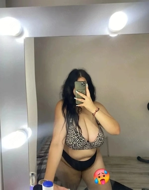 Bună!  Plinuță cu forme brunetă la mine sau la tine 