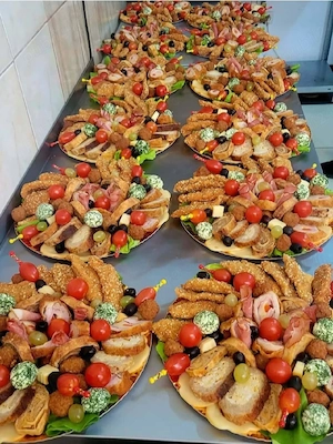 buna ziua  Oradea  vând aperitiv pentru nunți sau botez