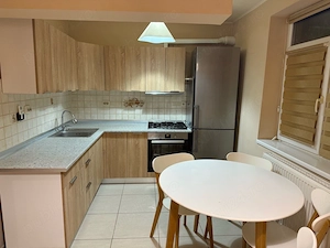 De închiriat Casa la curte în zona Prelungirea Ferentari  Toporasi
