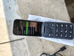 Vând telefon cu clapă 