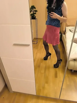 Escortă travestită dotată 