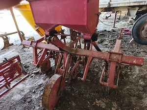 Moara cereale  , prășitoare cu fertilizator , mig îngrășăminteDe vânzare moara tractor profesionala  - imagine 2