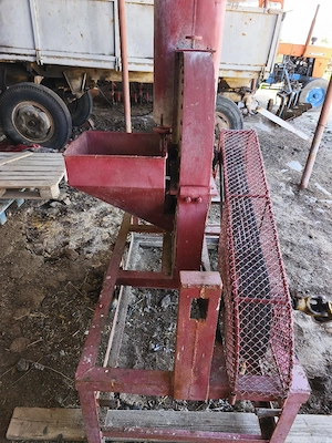 Moara cereale  , prășitoare cu fertilizator , mig îngrășăminteDe vânzare moara tractor profesionala  - imagine 4