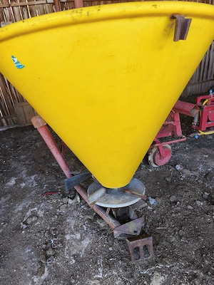 Moara cereale  , prășitoare cu fertilizator , mig îngrășăminteDe vânzare moara tractor profesionala  - imagine 3