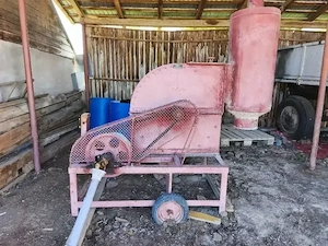 Moara cereale  , prășitoare cu fertilizator , mig îngrășăminteDe vânzare moara tractor profesionala 