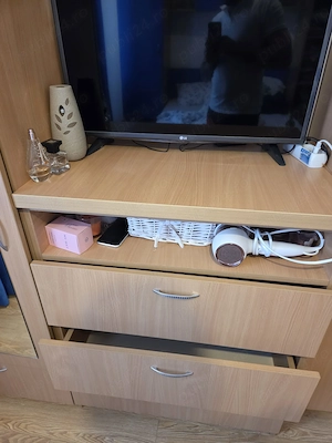 Vând mobilă de dormitor realizată pe comandă