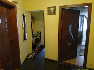 Vând apartament 2 camere Băile Herculane !