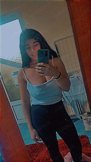 Elysa 23 de ani