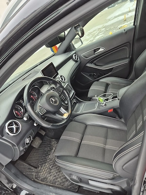 Vand Mercedes Benz GLA 200 d 4MATIC 2018 - imagine 8