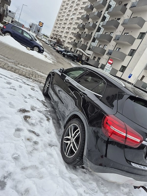  Vand Mercedes Benz GLA 200 d 4MATIC 2018 - imagine 9