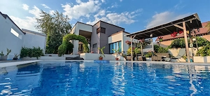 Proprietate exclusivista cu piscina-mobilată si utilată!