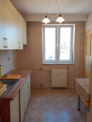 Tomis Mall, ultracentral Constanta, de vanzare apartament decomandat- persoana fizica - imagine 4