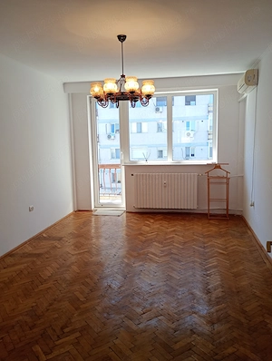 Tomis Mall, ultracentral Constanta, de vanzare apartament decomandat- persoana fizica - imagine 9