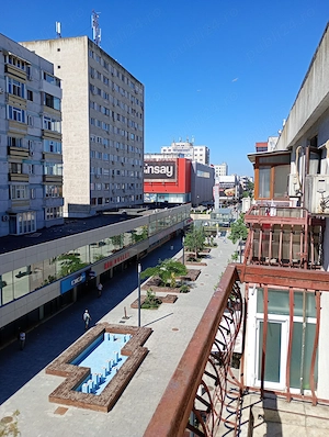 Tomis Mall, ultracentral Constanta, de vanzare apartament decomandat- persoana fizica - imagine 2