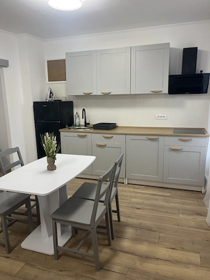 Inchiriez apartament 3 camere 