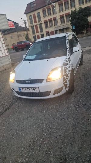 Vând Ford fiesta  - imagine 2
