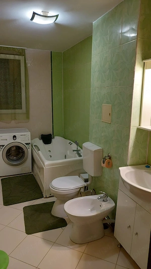 Închiriez apartament 3 camere Bermo Micălaca, garaj inclus - imagine 2