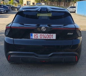 MG MG4 Luxury 2023 64kwh pompa de caldura garantie 2030 - imagine 2