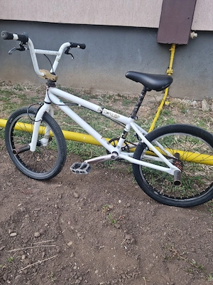vând 4 BMX-uri