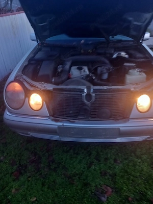 vand sau dau spre dezmembrez Mercedes benz e classe 2,2 pret avantajos an fabricație 1987 - imagine 4