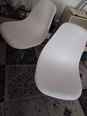 Scaune albe plastic casat