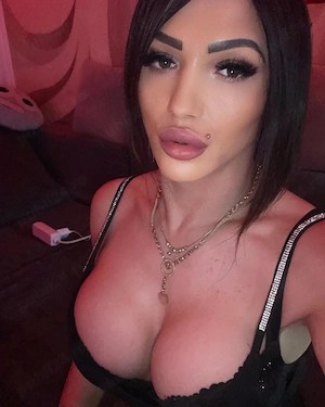 Transexuala reala confirmare watapp din 29.06 pana in 03.07 la Deva 