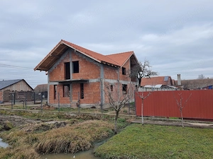 Proprietar - Vând casă P+M la roșu (cu acoperiș), cărămidă Porotherm   Bacova