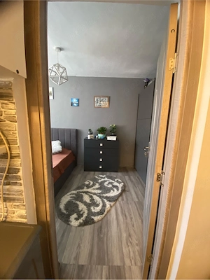 URGENT.   vand apartament 2 camere - imagine 2