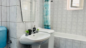 Proprietar Inchiriez apartament 1 camera 50 Mp - imagine 12