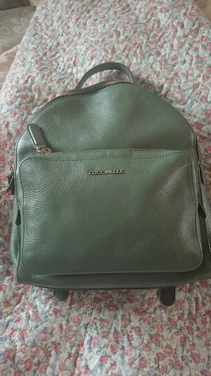 Vând poșetă rucsac Coccinelle originala, recondiționata cu grija, perfect de purtat