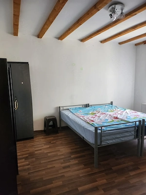Inchiriez ultracentral casa cu doua camere si loc de parcare