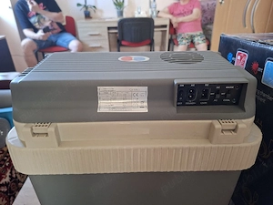 Lada frigorifica auto 12V  220 V