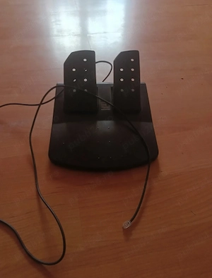 Vând volan pentru PC. Cu 2 pedale,