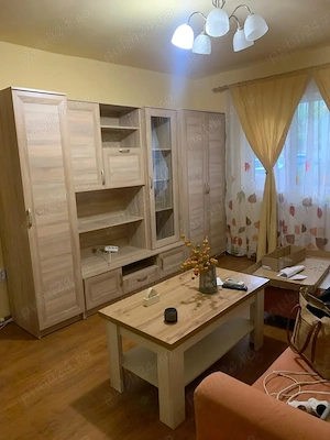 Proprietar închiriez apartament cu 2 camere in Calea Girocului, vis a vis de Liceul de Chimie.