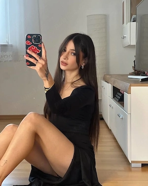 Andreea , la mine la tine sau la hotel 