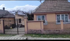 Casă de vânzare în centrul comunei Tileagd   la doar 24 km de Oradea