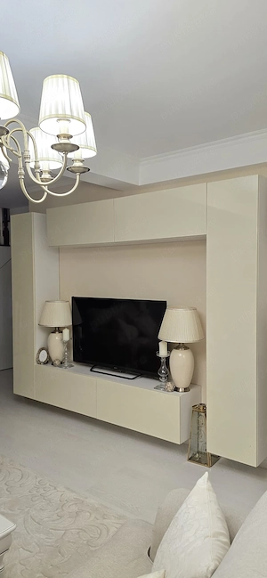 Mobilier living modern, crem lucios   stare foarte bună