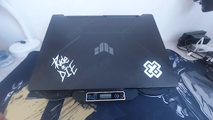 Vând laptop + cooler AQIRYS Zenith inclus!
