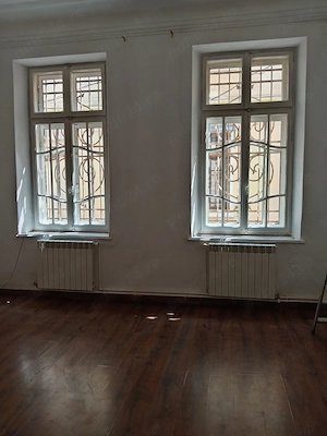Vând apartament 3 camere ultracentral la vila - imagine 4