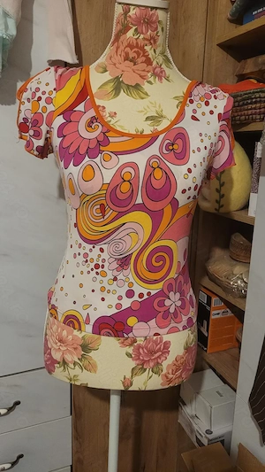 Bluza damă elegantă și feminina 