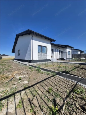 Duplex pe parter - 2 dormitoare - 3 bai ( o baie pe terasa ) - zona in plina dezvoltare - toate util